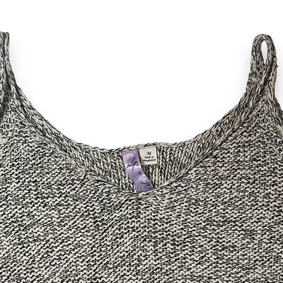 Francesca’s Alya Sandstone Cold Shoulder Sweater Sz M - Picture 4 of 12